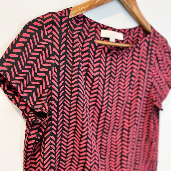 LOFT Geometric Print Lightweight Blouse Red Black Size Small EUC - Picture 7 of 15